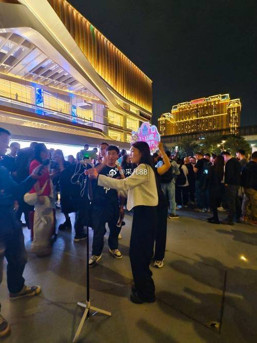 今天澳门晚9点35开特和女子持械打砸多辆车与女子持械打砸多辆车视频