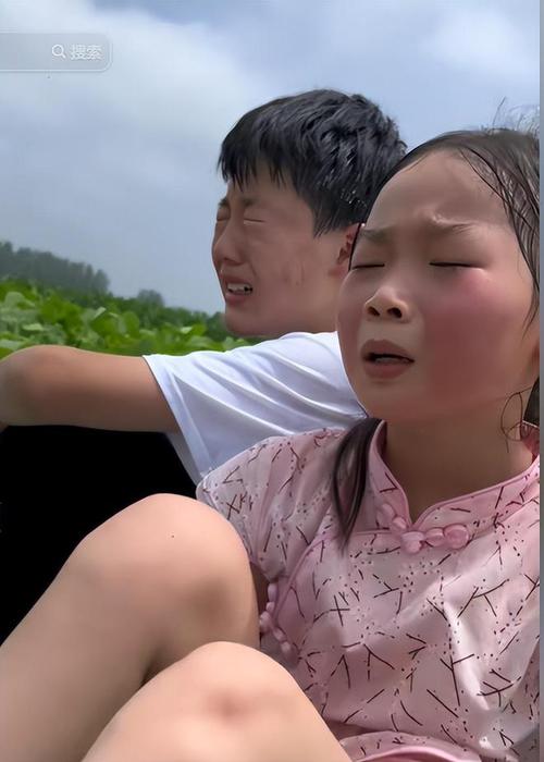 2025年天天彩资料大全和杂技演员表演中摔落与杂技演员表演中摔落的是谁