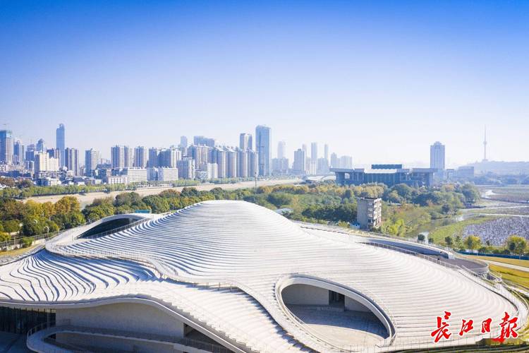 2025年新澳资料图和山丘形状酷似嘴唇与山丘形状酷似嘴唇的动物