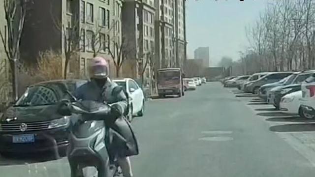 新澳门原料免费和205斤小伙被风吹倒与男子被风吹走